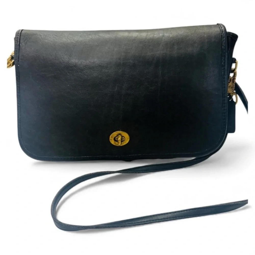 Vintage Coach Black Glove Tanned Leather Convertible Clutch Crossbody Turnlock F